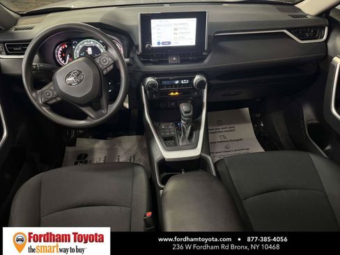 Used 2023 Toyota RAV4 LE AWD/4WD image 13