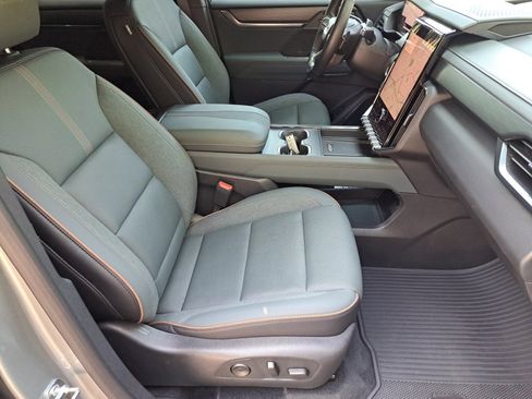 Certified 2025 GMC Acadia AT4 w/ Super Cruise Package AWD/4WD image 15