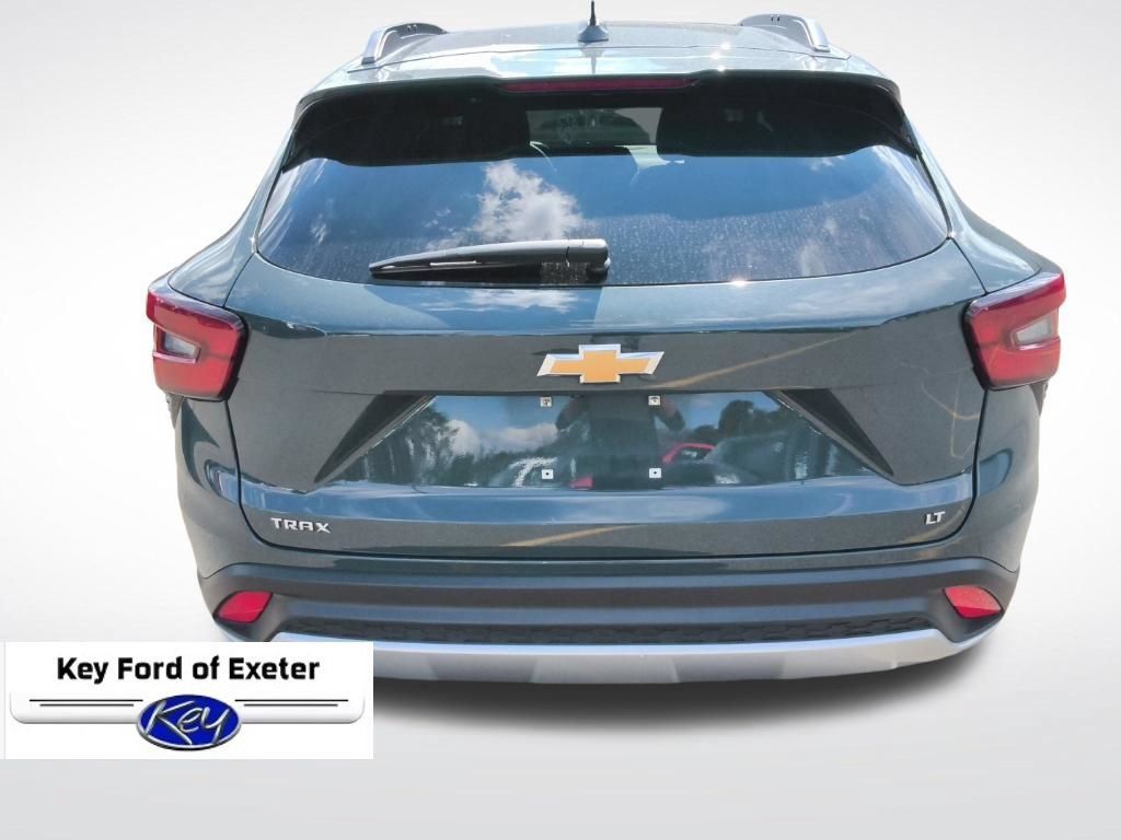 Used 2025 Chevrolet Trax LT FWD image 9
