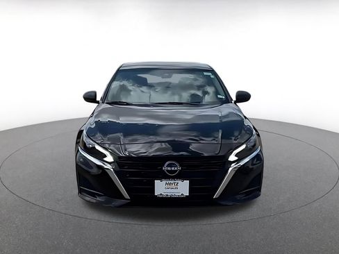 Used 2025 Nissan Altima 2.5 SV image 3