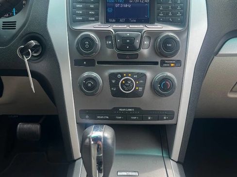 Used 2012 Ford Explorer XLT w/ Class III Trailer Tow Pkg image 5