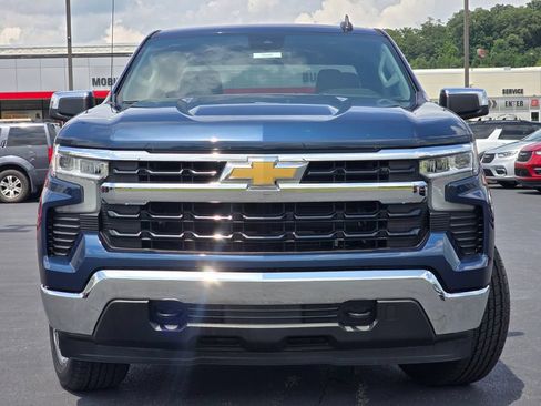 Used 2023 Chevrolet Silverado 1500 LT AWD/4WD image 3