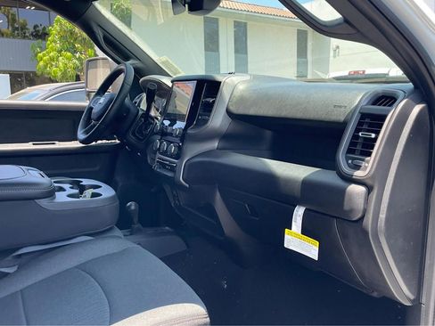 New 2024 RAM 2500 Tradesman w/ Chrome Appearance Group image 17