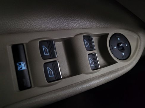 Used 2015 Ford Escape Titanium w/ Equipment Group 301A FWD image 27