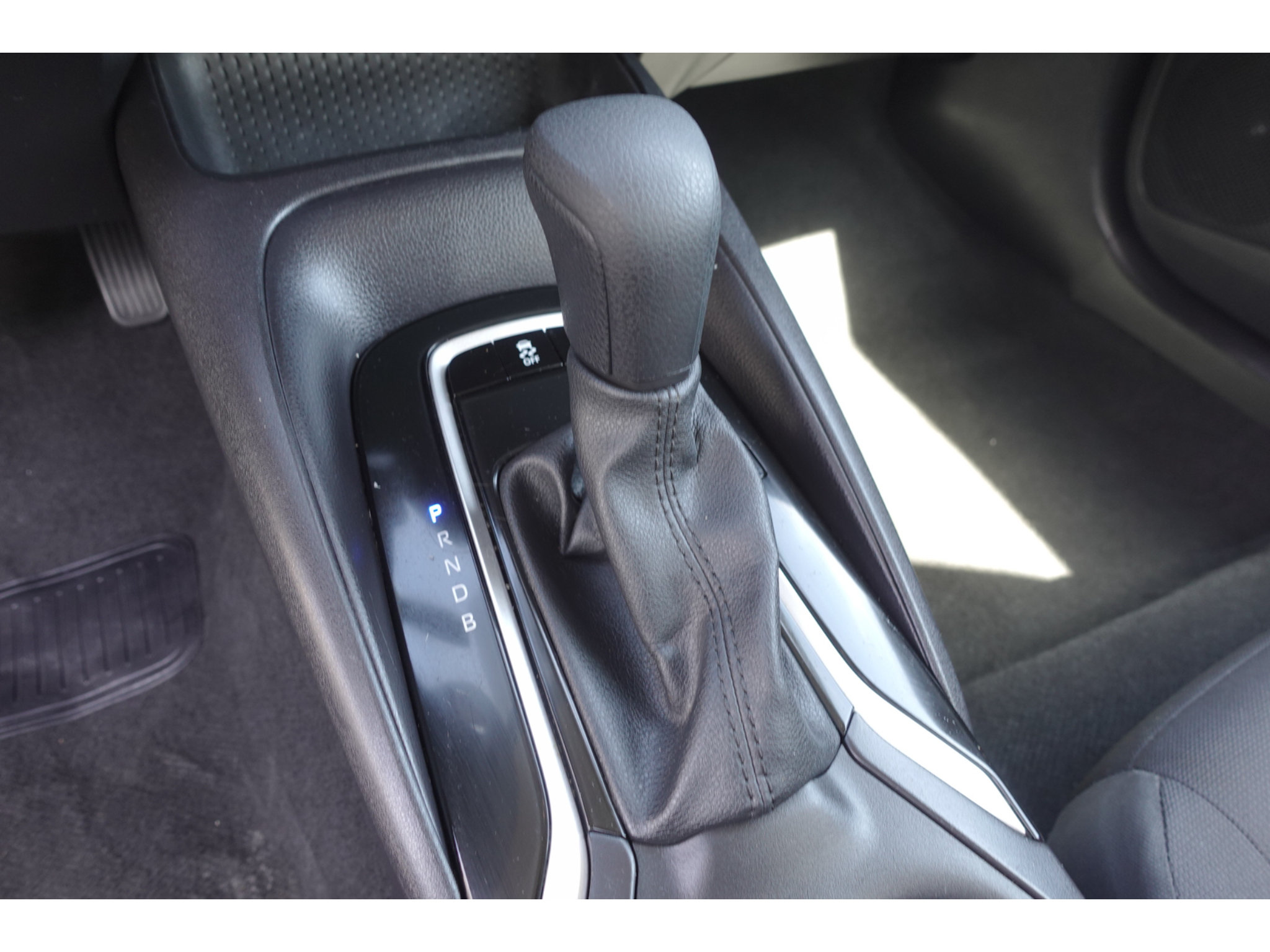 Used 2025 Toyota Corolla LE FWD image 18