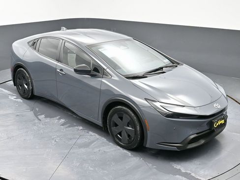 Used 2024 Toyota Prius LE image 40