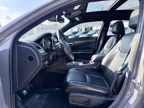 Used 2018 Chrysler 300 C w/ Safetytec Plus Group RWD image 19