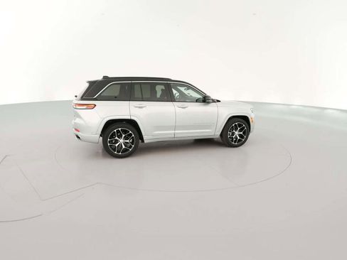 New 2025 Jeep Grand Cherokee Summit image 13