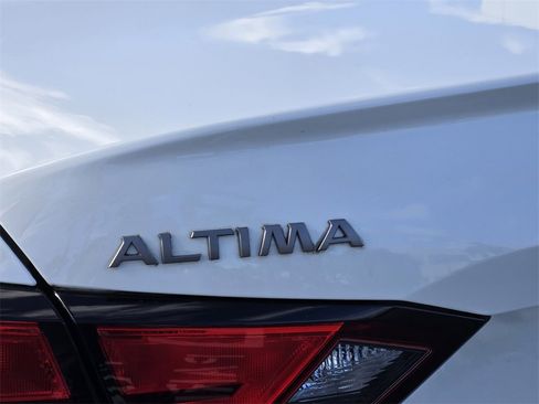 Used 2024 Nissan Altima 2.5 SL image 13
