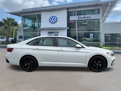 New 2026 Volkswagen Jetta SE image 3