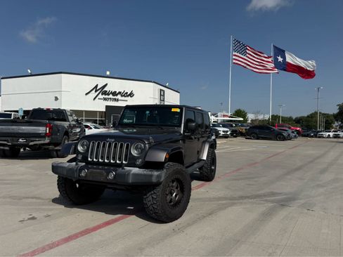Used 2016 Jeep Wrangler Unlimited Sahara w/ Max Tow Package AWD/4WD image 1