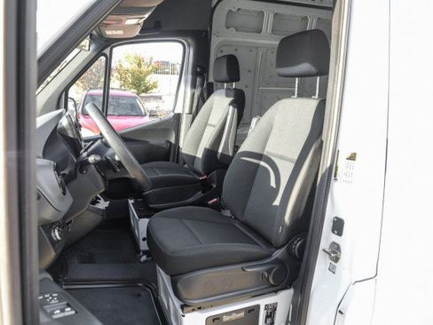 Used 2020 Mercedes-Benz Sprinter 2500 image 28
