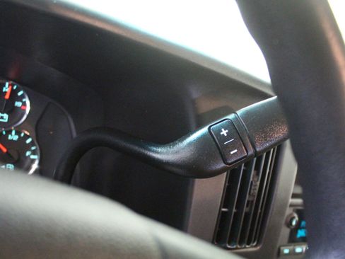 Used 2018 Chevrolet Express 2500 RWD 2500 135 w/ Driver Convenience Package image 15