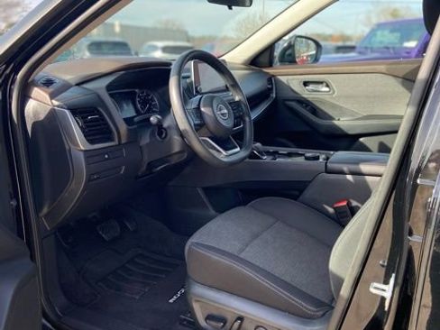 Used 2022 Nissan Rogue SV image 9