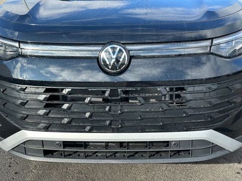 New 2026 Volkswagen Tiguan SE image 10