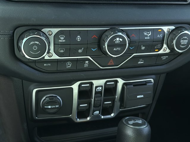 Used 2026 Jeep Wrangler Unlimited Sahara AWD/4WD image 23