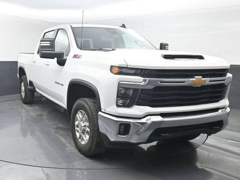 Used 2024 Chevrolet Silverado 2500 LT AWD/4WD image 33