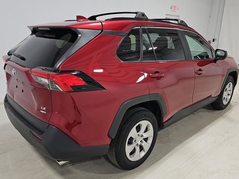 Used 2019 Toyota RAV4 LE AWD/4WD image 4
