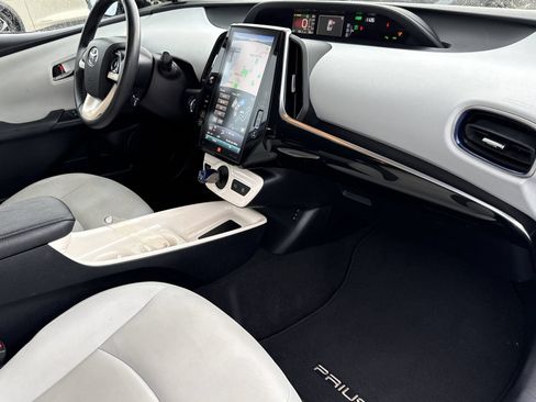 Used 2018 Toyota Prius Four Touring w/ Premium Convenience Package FWD image 15