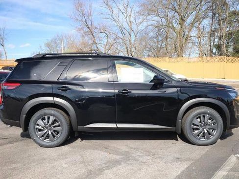 New 2026 Nissan Pathfinder SV image 5