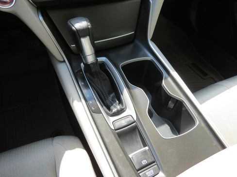 Used 2018 Honda Accord EX image 22