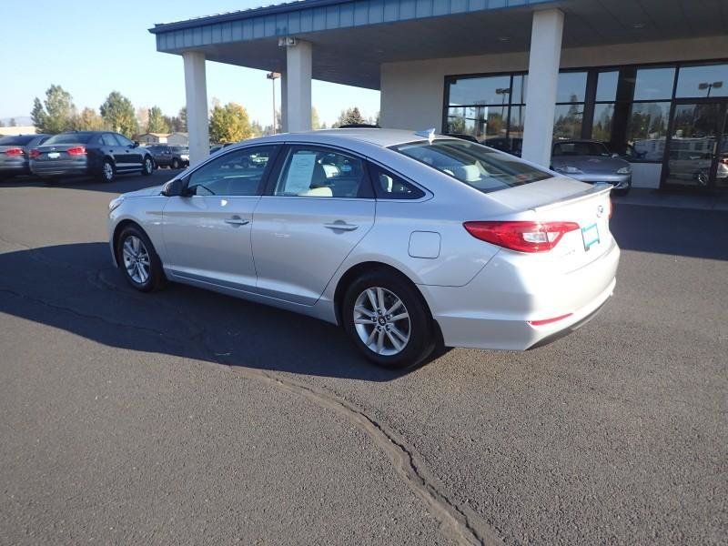 Used 2015 Hyundai Sonata SE FWD image 3