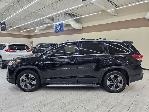 Used 2017 Toyota Highlander Limited Platinum AWD/4WD image 9