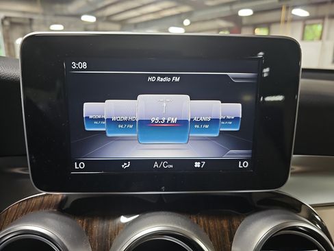 Used 2019 Mercedes-Benz GLC 300 4MATIC image 22