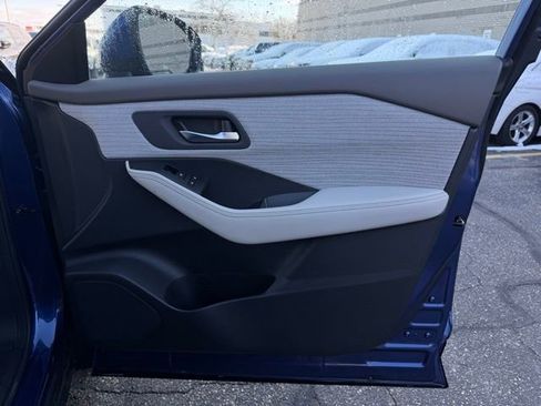 Used 2023 Nissan Rogue SV image 13