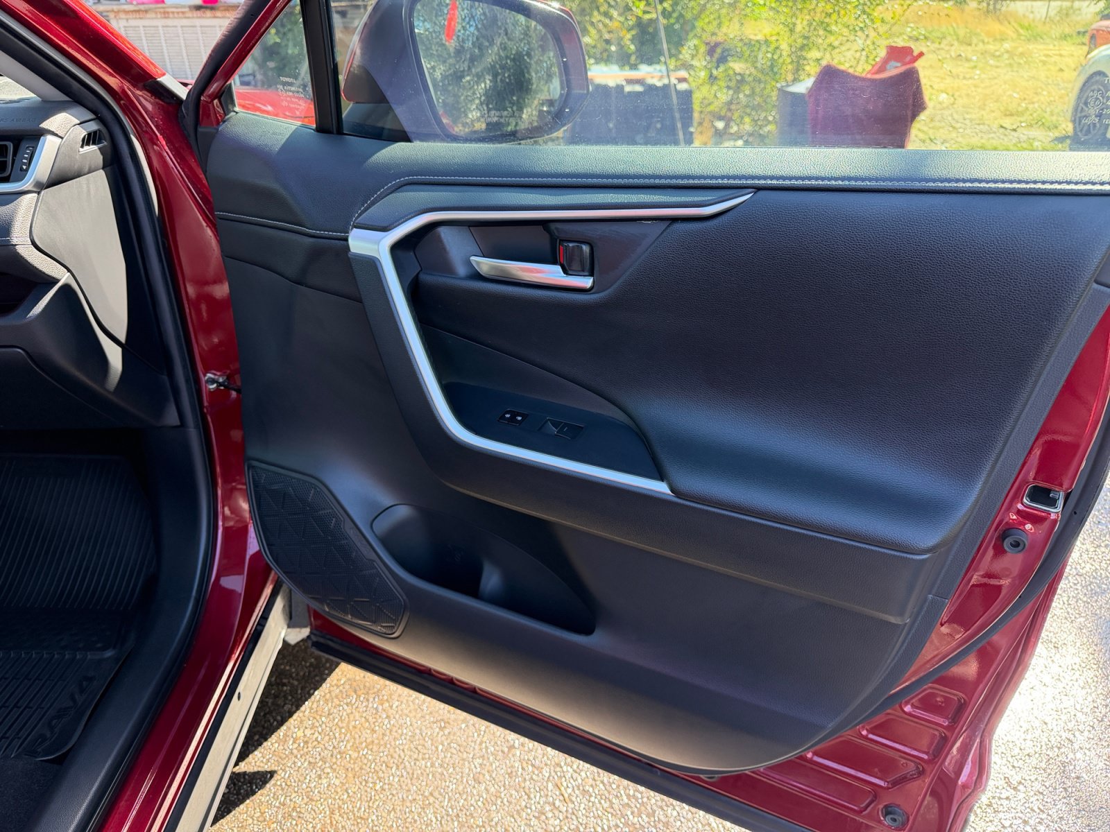 Used 2023 Toyota RAV4 Limited FWD image 17