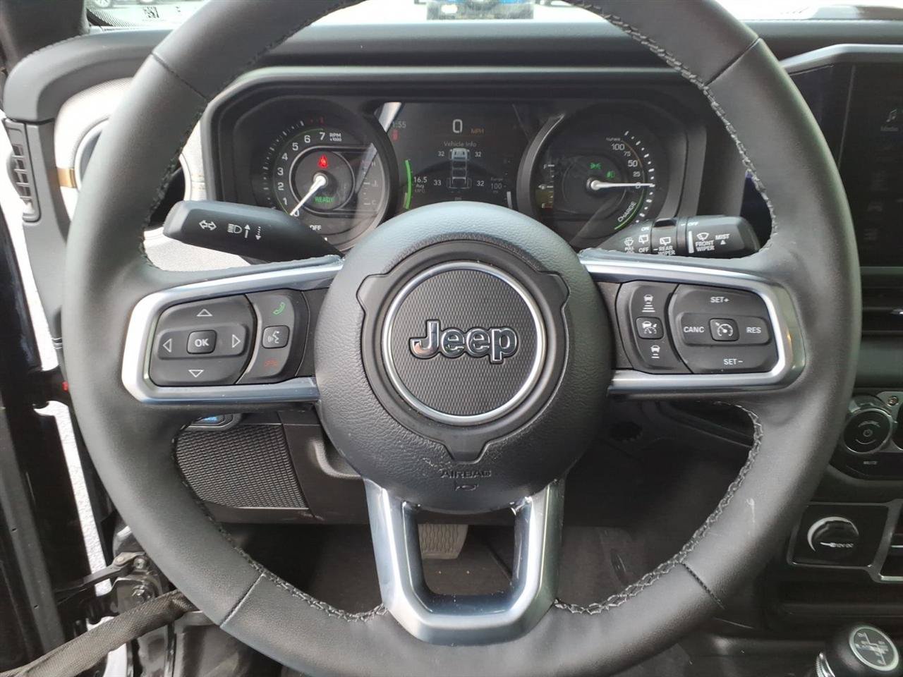 Used 2025 Jeep Wrangler Unlimited Sahara AWD/4WD image 8