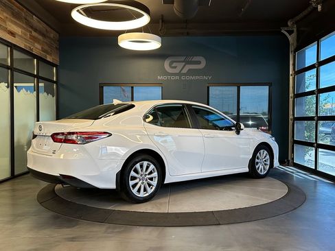 Used 2020 Toyota Camry LE AWD/4WD image 3