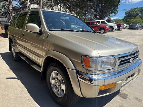 Used 1999 Nissan Pathfinder LE AWD/4WD image 8