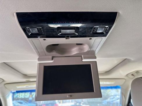 Used 2015 Cadillac Escalade ESV Premium image 17