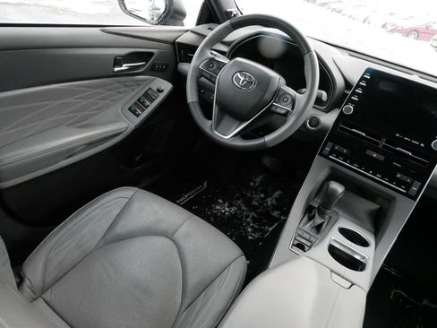 Used 2020 Toyota Avalon Limited image 9