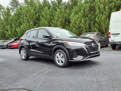 New 2025 Nissan Kicks Play S