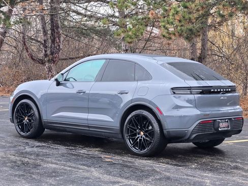Certified 2025 Porsche Macan Electric image 3