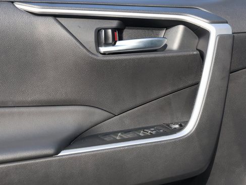 Used 2025 Toyota RAV4 XLE image 26