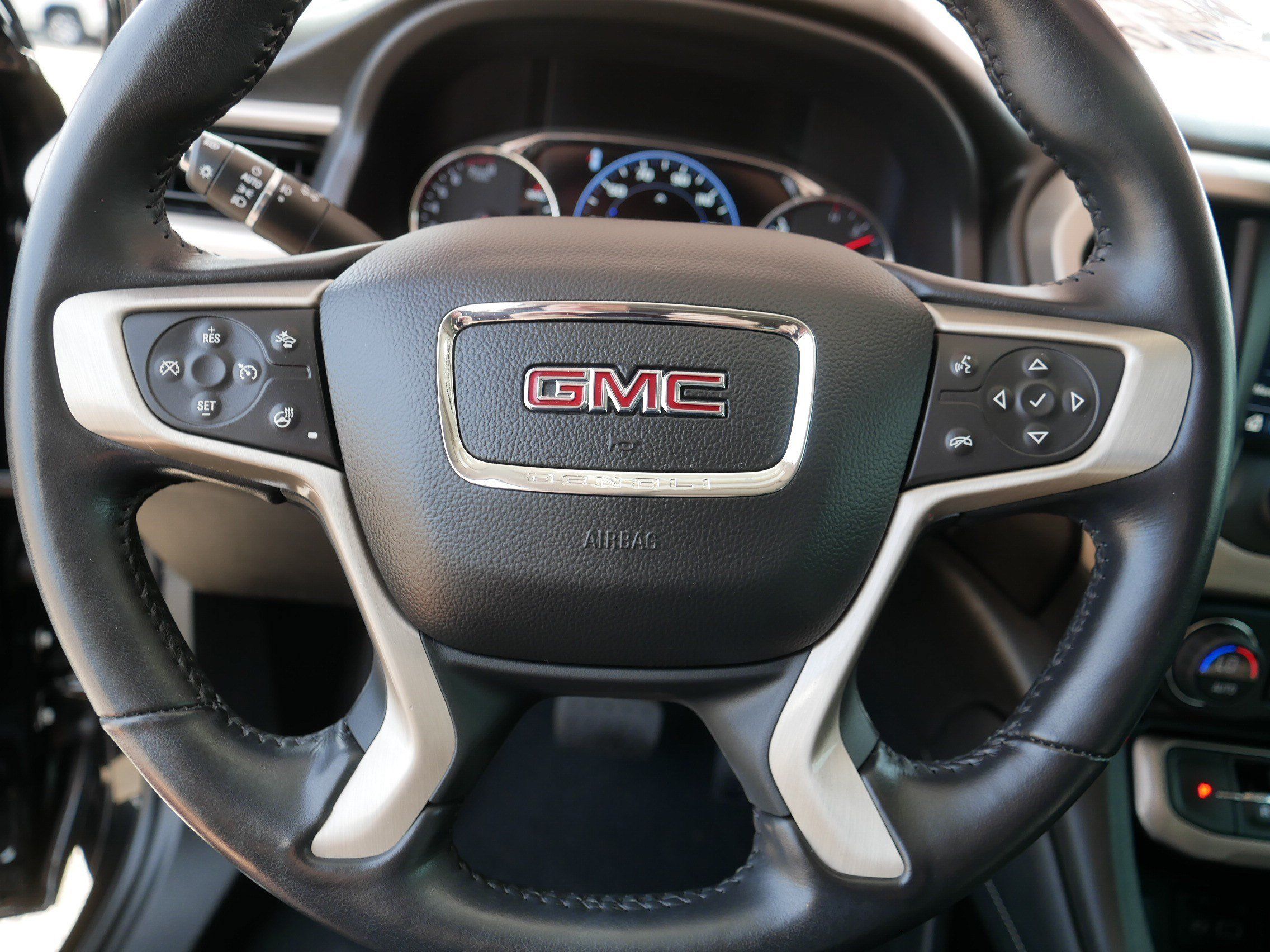 Used 2022 GMC Acadia Denali w/ Trailering Package AWD/4WD image 25