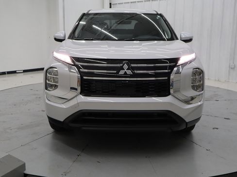 New 2026 Mitsubishi Outlander ES FWD image 8