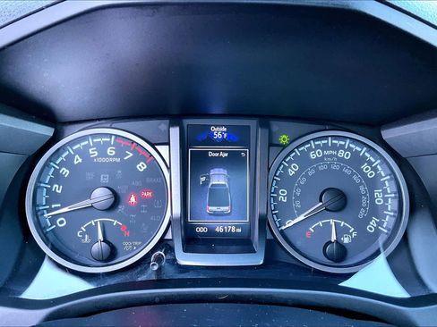 Used 2022 Toyota Tacoma TRD Sport w/ TRD Premium Sport Package AWD/4WD image 26
