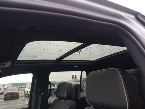 Used 2023 Chevrolet Tahoe Premier image 23