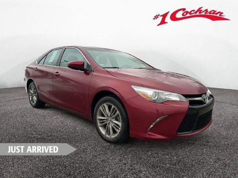 Used 2017 Toyota Camry SE image 1