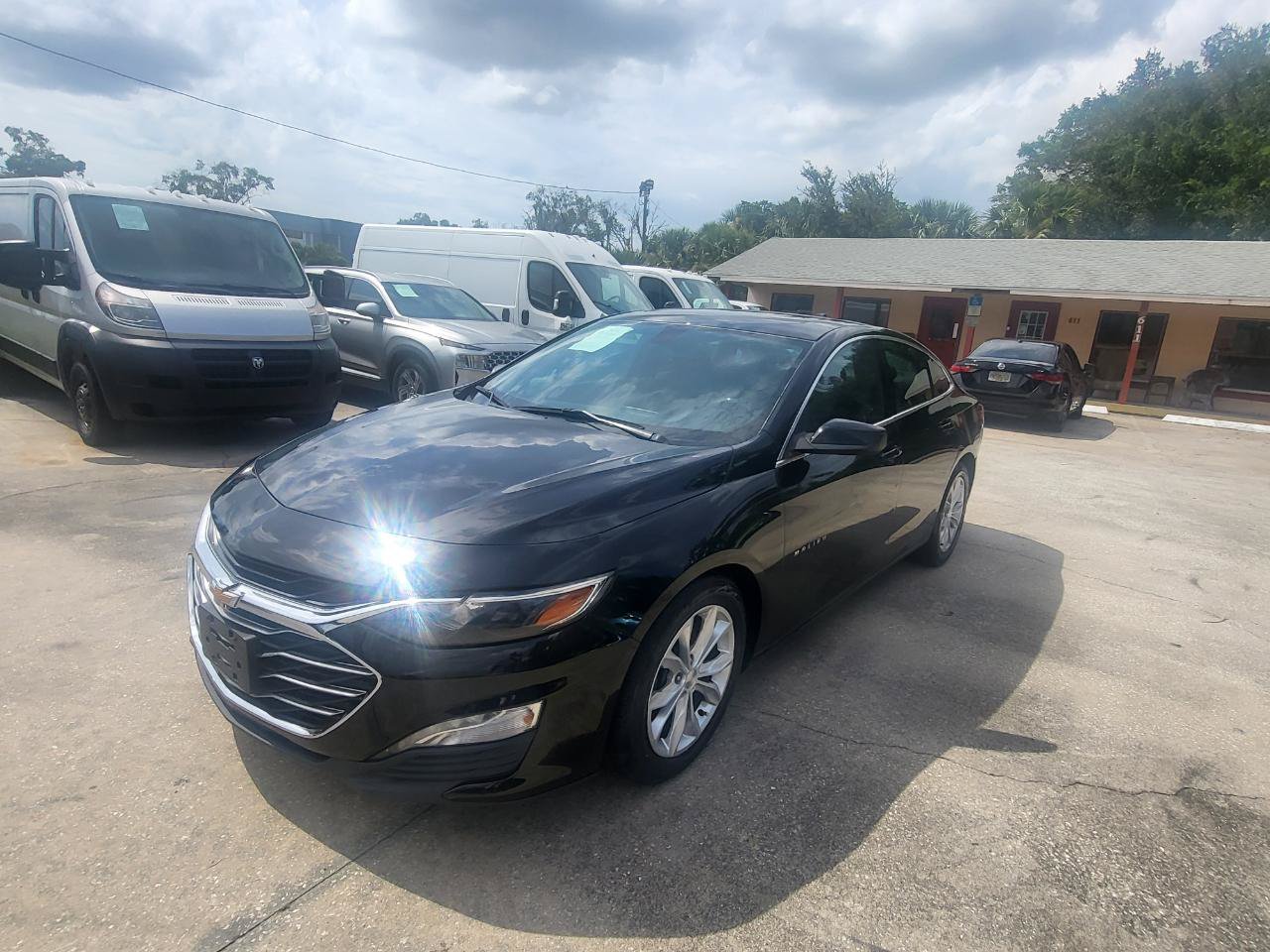Used 2019 Chevrolet Malibu LT FWD image 3