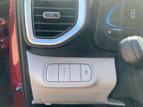Used 2025 Hyundai Venue SEL FWD image 23
