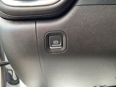 Used 2022 GMC Sierra 3500 Denali w/ Denali Ultimate Package image 18