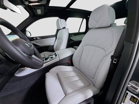 Used 2026 BMW X5 xDrive40i w/ M Sport Package image 12