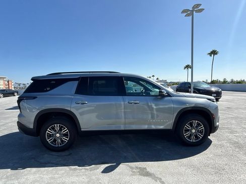 Used 2025 Chevrolet Traverse LT w/ Driver Confidence Package AWD/4WD image 4