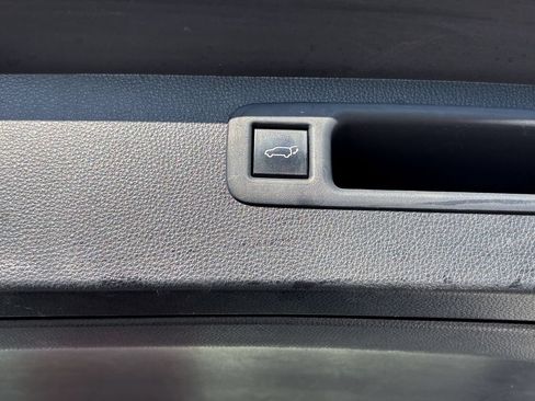 Used 2022 Toyota Highlander XLE AWD/4WD image 48