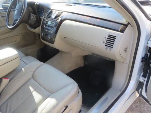 Used 2010 Cadillac DTS Luxury image 16